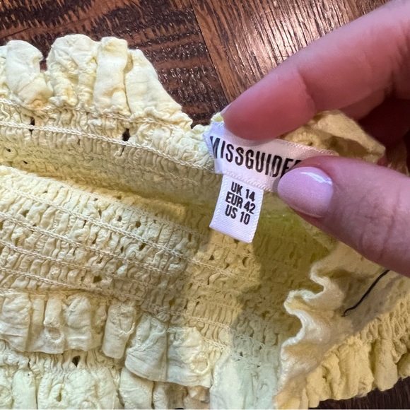 MISSGUIDED CO-ORD BRODERIE SET IN YELLOW - Picture 10 of 11